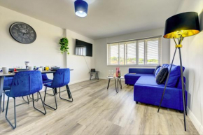 Spacious - PENTHOUSE 2 Bed Apartment with secure allocated parking